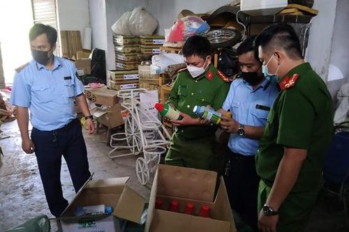 Phát hiện 3.500 lít thuốc bảo vệ thực vật chứa hoạt chất cấm sử dụng