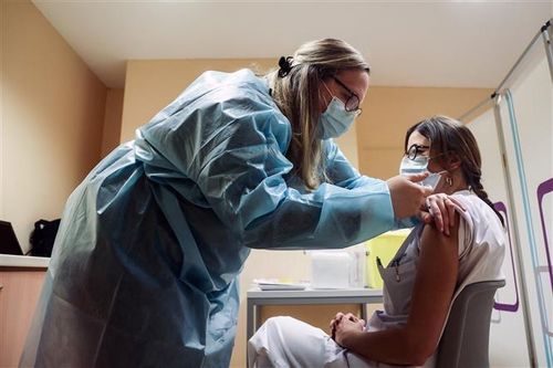 COVID-19: Bỉ quyết định tiêm vaccine tăng cường cho toàn dân