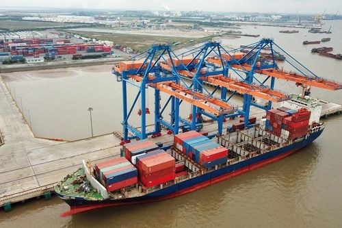 Nhiều tồn tại về niêm yết giá cước, các loại phụ thu vận tải biển