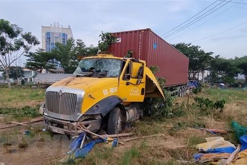 Bà Rịa-Vũng Tàu: Xe đầu kéo mất lái gây tai nạn, một người tử vong
