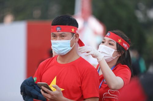 Hình ảnh khán giả đến sân Mỹ Đình cổ vũ cho đội tuyển Việt Nam