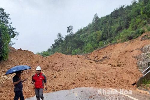 Đường Nha Trang - Đà Lạt bị chia cắt