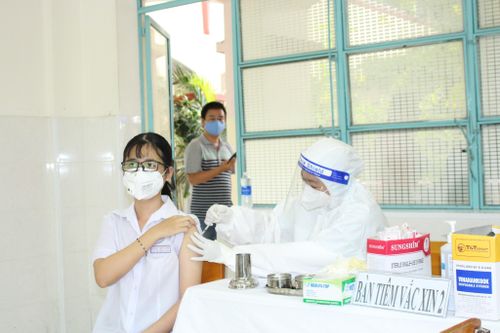 TPHCM hỗ trợ Sóc Trăng 'thần tốc' tiêm vắc xin ngừa COVID-19