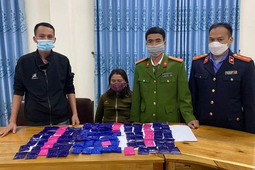 Nghệ An: Bắt người phụ nữ mang theo 18.000 viên ma túy tổng hợp