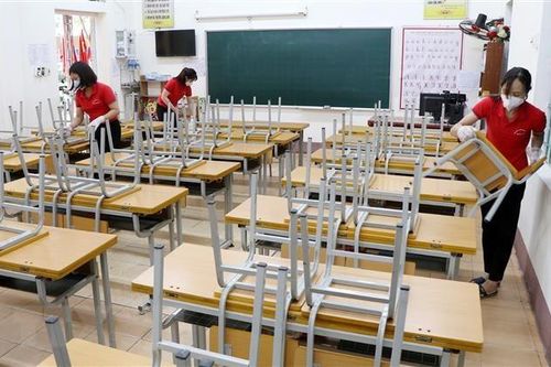 Phú Thọ đón học sinh trở lại, Đồng Tháp nguy cơ quá tải cơ sở điều trị