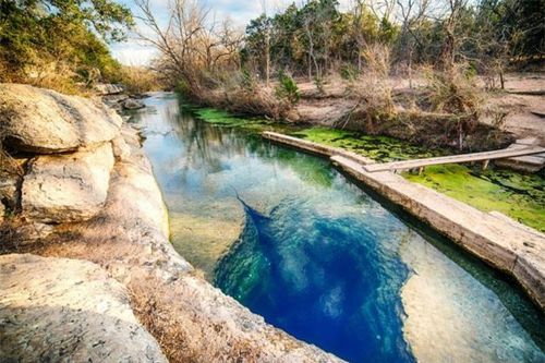 Giếng tử thần tuyệt đẹp ở Texas từng 'nuốt trọn' 9 thợ lặn chuyên nghiệp