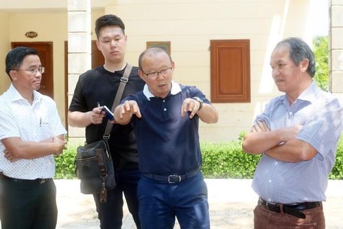 Thấy gì từ cuộc trò chuyện Việt Nam không còn sợ Thái Lan của bầu Đức và ông Park?