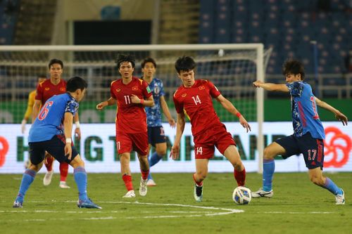 Chuyên gia: 'Quang Hải, Hoàng Đức chơi tự tin trước những cầu thủ đẳng cấp'
