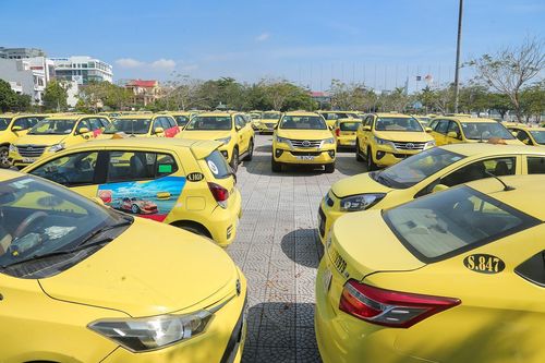 Giá xăng dầu tăng sốc, doanh nghiệp vận tải rục rịch tăng giá cước