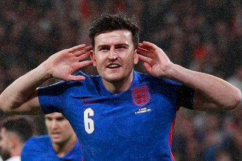 Harry Maguire bị chỉ trích nặng nề vì pha ăn mừng lố bịch