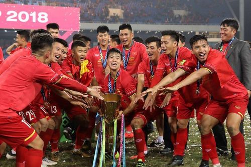 CĐV sang Singapore xem AFF Cup phải cách ly 14 ngày