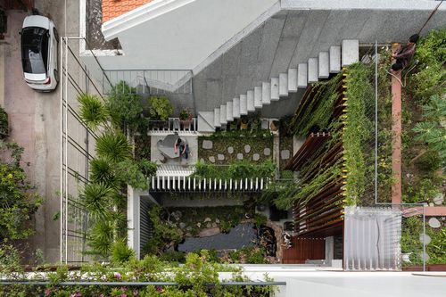 Mê mẩn với ngôi nhà biến mọi không gian trống thành nơi canh tác
