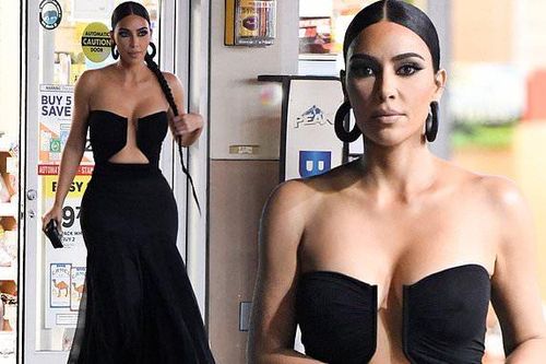 Kim Kardashian khoe ngực nóng bỏng dự cưới bạn thân Paris Hilton