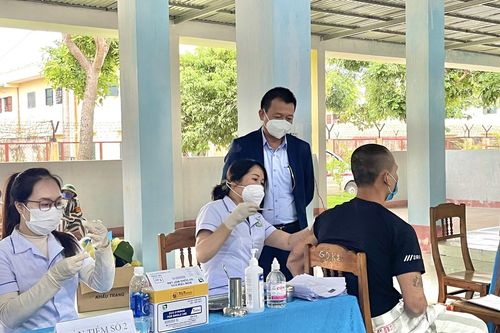 Tiêm vaccine phòng COVID-19 cho gần 1.900 phạm nhân
