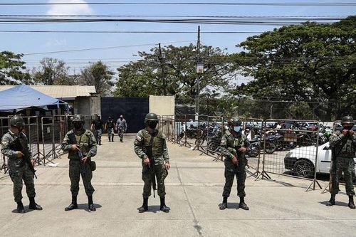 Bạo lực đẫm máu trong nhà tù ở Ecuador, ít nhất 68 tù nhân thiệt mạng