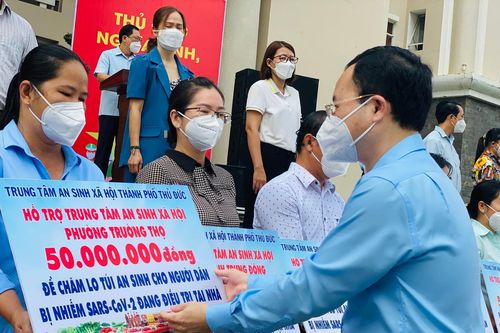 TP Thủ Đức phát túi an sinh 300-500 nghìn cho gia đình F0 cách ly