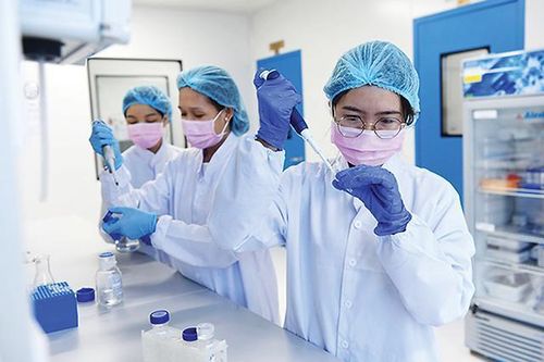 Vừa 'đẩy' vừa 'cản' phát triển vaccine nội