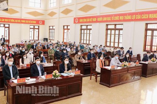 Các đồng chí lãnh đạo dự ngày hội 'Đại đoàn kết toàn dân tộc' tại thôn Cách Tâm