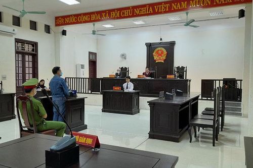 Vận chuyển hàng cấm, lãnh án 3 năm 6 tháng tù
