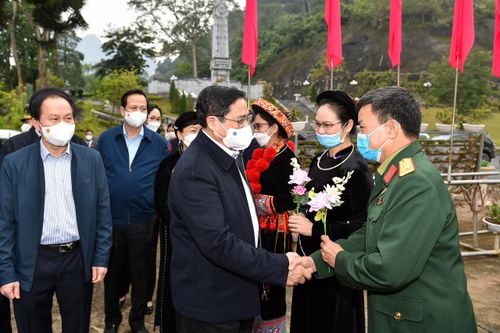 Thủ tướng dự Ngày hội Đại đoàn kết toàn dân tộc tại Khu Di tích Pác Bó