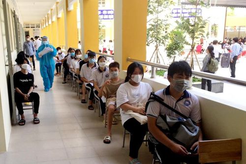 Miền Tây khẩn trương đẩy nhanh tốc độ tiêm vắc xin cho người dân