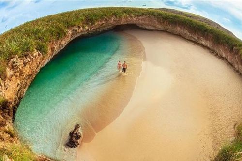 Chiếc hố 'giấu' bên dưới bãi biển tuyệt đẹp: Cảnh kỳ vĩ khó tin nhưng có thật
