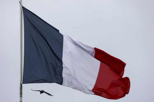 Ông Macron đổi màu quốc kỳ Pháp hơn một năm nhưng không ai nhận ra