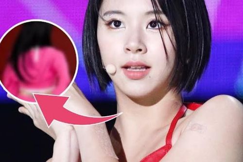 Chaeyoung Twice để lộ hình xăm ở lưng khiến fan xôn xao bàn tán