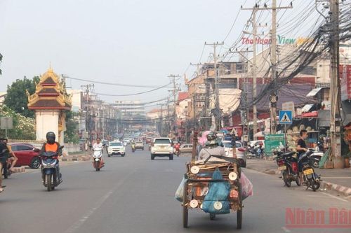 Lào mở lại các loại hình vận tải hành khách trên toàn quốc