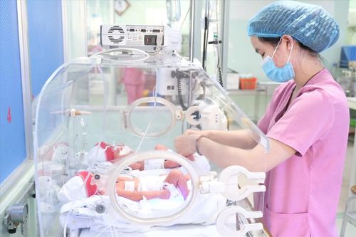 TP. HCM: Sản phụ mang song thai không tiêm vaccine, nhiễm COVID-19 nguy kịch