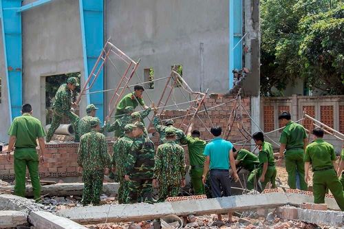 Khai trừ Đảng, cách chức phó ban quản lý các khu công nghiệp Vĩnh Long