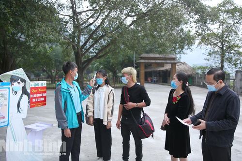 Hai ngày mở cửa, các điểm du lịch thưa thớt khách