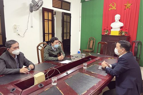 Y tế - Sức khỏe Tin tức y tế Tăng cường nhân lực lấy mẫu test nhanh COVID-19 cho đại diện các hộ gia đình ở phường Vỹ Dạ