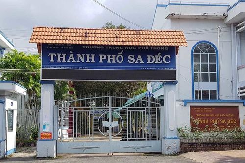 Thông tin mới nhất vụ việc thầy giáo dạy Toán để lộ hình 'nhạy cảm' khi đang dạy online