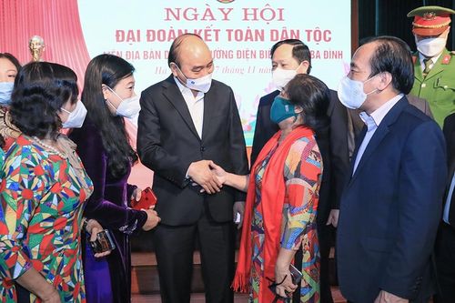 Chủ tịch nước Nguyễn Xuân Phúc dự Ngày hội Đại đoàn kết với Nhân dân phường Điện Biên