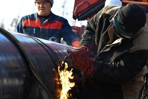Belarus thông báo tạm thời đóng đường ống dẫn dầu sang EU