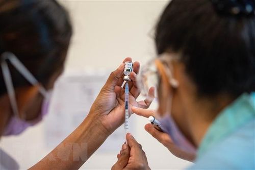 Malaysia cấp phép sử dụng vaccine của Sinovac để tiêm mũi tăng cường