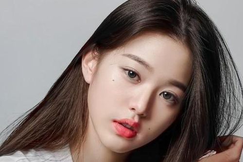 Thân thế thật sự của Jang Won Young là gì mà khiến netizen không ngừng xôn xao đồn đoán?