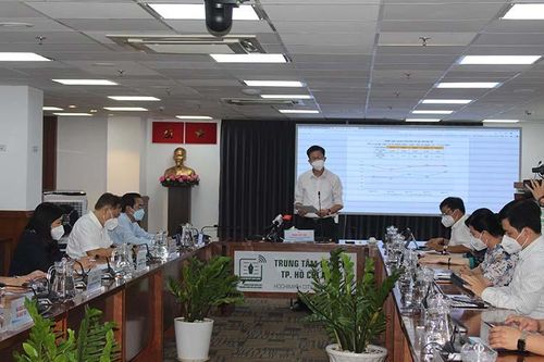 Dịch phức tạp, TP Hồ Chí Minh tạm dừng hoạt động một số dịch vụ