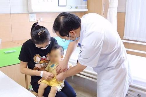 Bé 10 tháng nhập viện đã suy gan vì căn bệnh hiểm ở mật, dấu hiệu ban đầu chẳng ai có thể ngờ