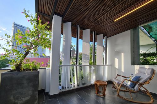 Gia chủ xử lý thông minh cho ngôi nhà đầy nắng luôn mát mẻ