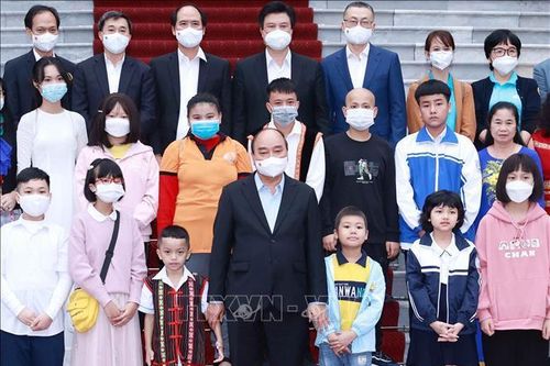 Không ngừng phấn đấu vươn lên để trở thành công dân có ích