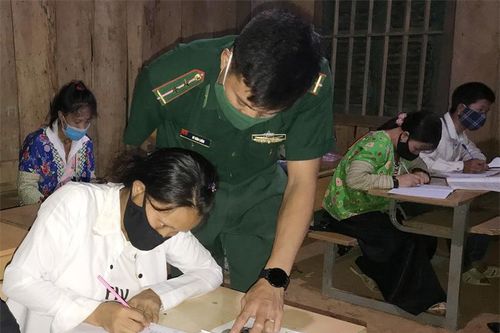 Lớp học đặc biệt trên biên cương Mường Lạn