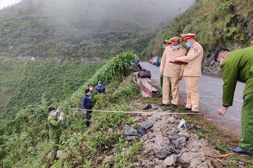 Xe ô tô lao xuống vực đèo Mã Pì Lèng, 3 người thiệt mạng, 1 nguy kịch