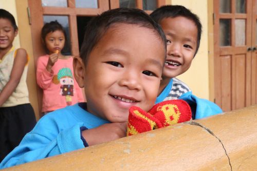 Giáo viên cắm bản: Cõng chữ lên non