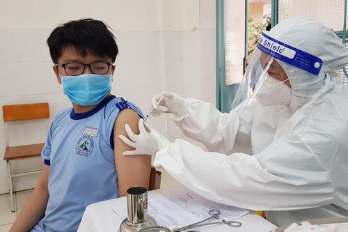 TPHCM: Học sinh lớp 9 và 12 có thể đi học trực tiếp từ giữa tháng 12