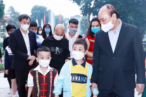Chủ tịch nước gặp học sinh xuất sắc cuộc thi Vì một Việt Nam tất thắng
