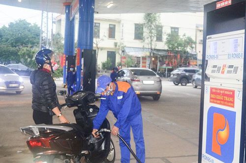 Giá nhiên liệu tăng, người dân và doanh nghiệp chồng chất khó khăn