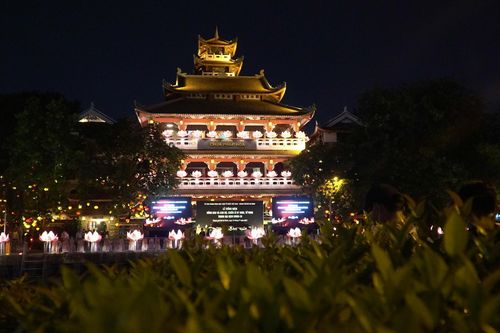 Nhà thờ, chùa ở TP.HCM đồng loạt đổ chuông tưởng niệm nạn nhân COVID-19