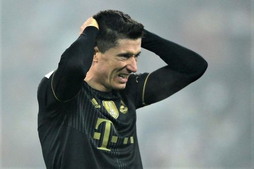 Bayern thua đội hạng 16 tại Bundesliga
